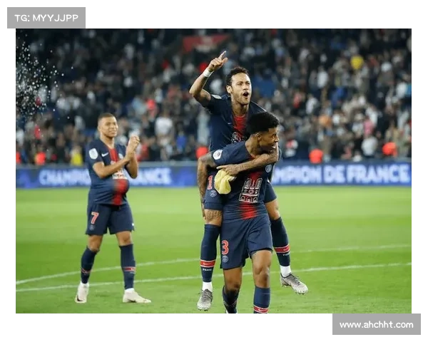 巴黎圣日耳曼与马赛激情对决 球迷齐聚激情燃烧的足球盛宴